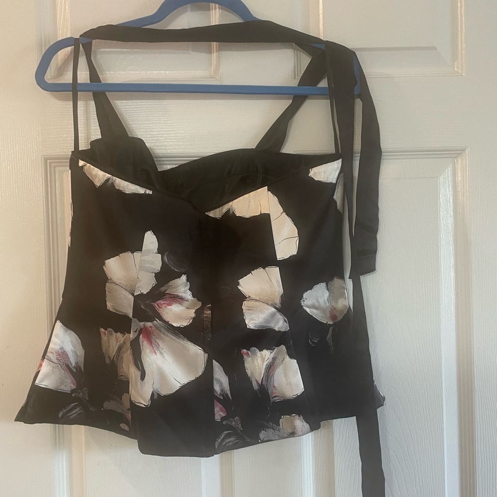 White House Black Market 100% silk floral halter top. See pics for measurements - Picture 12 of 14